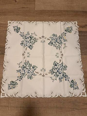 Vierkant Satijnen Tafelkleed 85x85 ZGAN beschikbaar voor biedingen