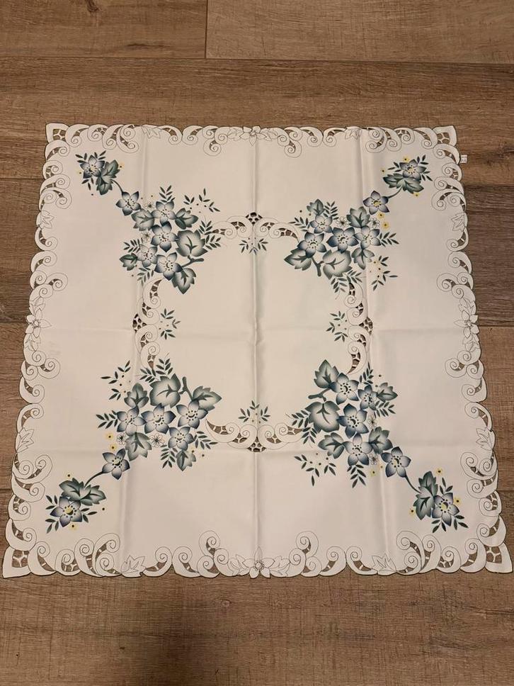 Vierkant Satijnen Tafelkleed 85x85 ZGAN, Huis en Inrichting, Tafelkleden, Zo goed als nieuw, Vierkant, Binnen, Ophalen of Verzenden