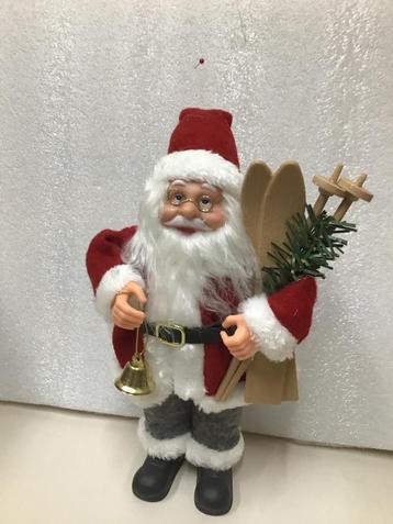 Kerstman met skiën beschikbaar voor biedingen