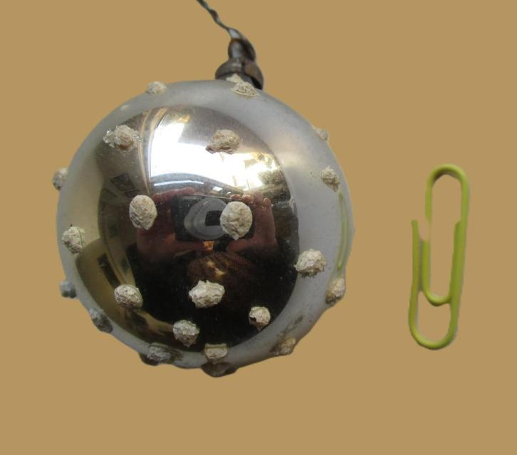 Kerstbal antiek met 3d witte vlokken~Glas~Bal met sneeuwvlok, Antiek en Kunst, Antiek | Overige Antiek, Ophalen of Verzenden