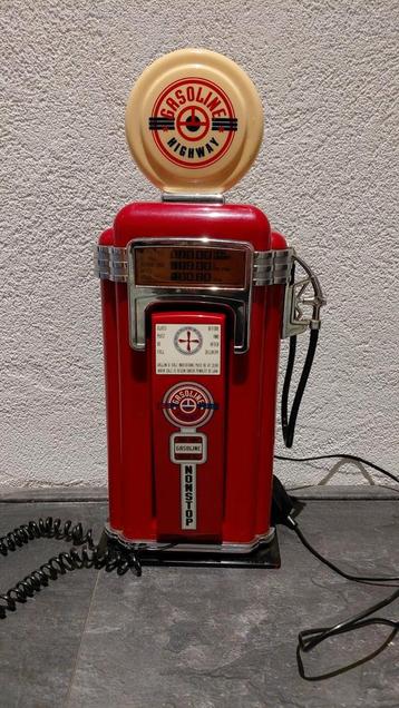 Retro Telefoon in Vorm van Benzinepomp beschikbaar voor biedingen