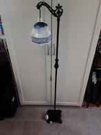 Mooie antieke staande lamp met zwarte gietijzeren voet, Antiek en Kunst, Ophalen
