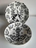 2 Iittala Taika Diepe Borden Schaal Zwart Wit Nieuwstaat, Huis en Inrichting, Ophalen of Verzenden, Zo goed als nieuw, Bord(en)