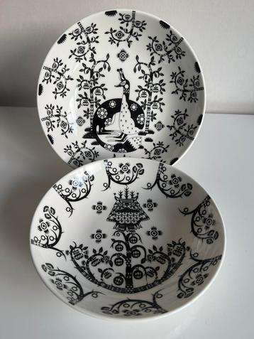 2 Iittala Taika Diepe Borden Schaal Zwart Wit Nieuwstaat beschikbaar voor biedingen