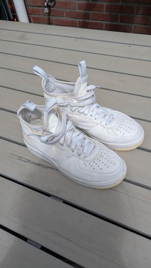 Mooie lichtgewicht halfhoge Nikes., Kleding | Dames, Schoenen, Zo goed als nieuw, Sneakers of Gympen, Ophalen of Verzenden