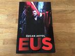 Eus - Özcan Akyol - Roman, Ophalen of Verzenden, Zo goed als nieuw, Özcan Akyol, Nederland