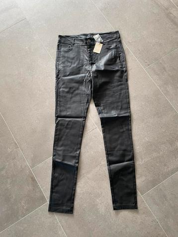 Stijlvolld zwarte viated broek C&S M -nieuw- beschikbaar voor biedingen