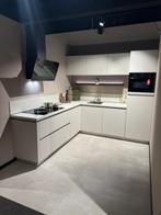 Showroommodel uitgevoerd in aardetinten nu €4.599, Ophalen, Hoekkeuken, Nieuw, Nvt