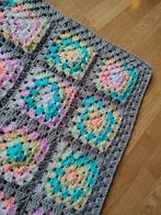 Gehaakt baby dekentje in zomerse kleuren, Verzenden, Nieuw, 100 cm of meer, Deken