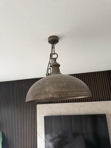 Plafond lamp beschikbaar voor biedingen