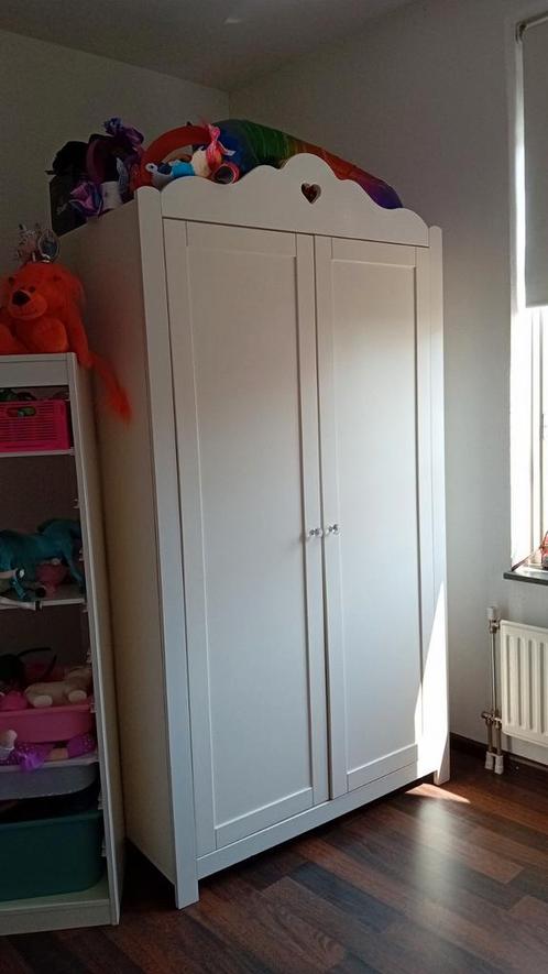 Wiite kast kleidingkast voor meisje met hartje, Kinderen en Baby's, Kinderkamer | Commodes en Kasten, Gebruikt, 105 cm of meer