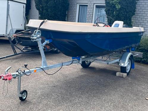 Unieke en stabiele consoleboot met 9.9 pk Mercury + trailer, Watersport en Boten, Vis- en Consoleboten, Gebruikt, Tot 10 pk, 3 tot 6 meter