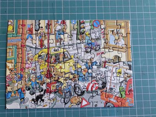 Opzij (54 stukjes) van Jan van Haasteren, Hobby en Vrije tijd, Denksport en Puzzels, Zo goed als nieuw, Legpuzzel, Minder dan 500 stukjes