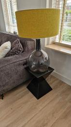 Twee glazen lampen met oker gele kap., Huis en Inrichting, Lampen | Tafellampen, Ophalen, 50 tot 75 cm, Modern, Glas