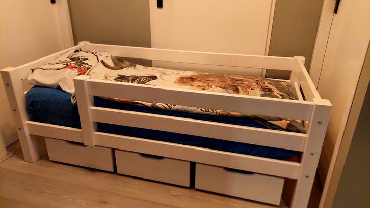 Peuterbed, Kinderen en Baby's, Kinderkamer | Bedden, Zo goed als nieuw, 140 tot 160 cm, 70 tot 85 cm, Lattenbodem, Matras, Ophalen