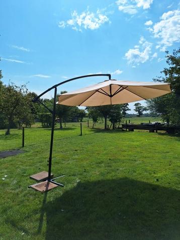 Parasol + voet  beschikbaar voor biedingen