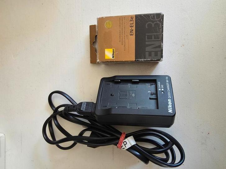 Nikon accu + oplader | EN-EL3e | Nette staat, Audio, Tv en Foto, Opladers, Zo goed als nieuw, Ophalen of Verzenden