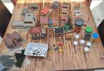 Diverse huisjes-figuren-auto en materiaal voor HO spoor, Hobby en Vrije tijd, Modeltreinen | H0, Overige merken, Wisselstroom