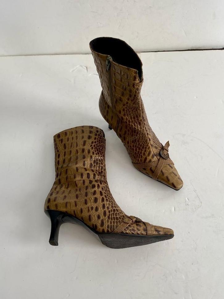 H657 Peter Kaiser maat 35 lage laarsjes laarzen schoenen hak, Kleding | Dames, Schoenen, Zo goed als nieuw, Bruin, Ophalen of Verzenden