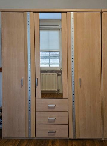 Gratis ophalen: kledingkasten (gebruikt, in goede staat) beschikbaar voor biedingen