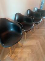 4 Zwarte Eetkamerstoelen in Goede Staat, Ophalen, Kunststof, Gebruikt, Zwart