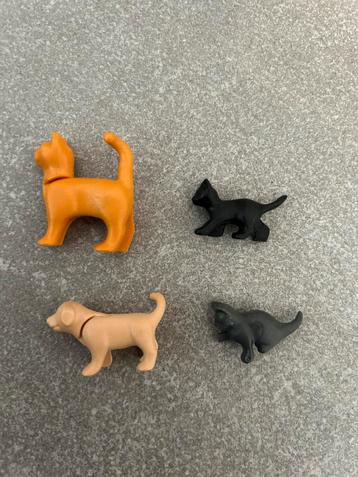 3 katten en 1 hond van Playmobil te koop beschikbaar voor biedingen