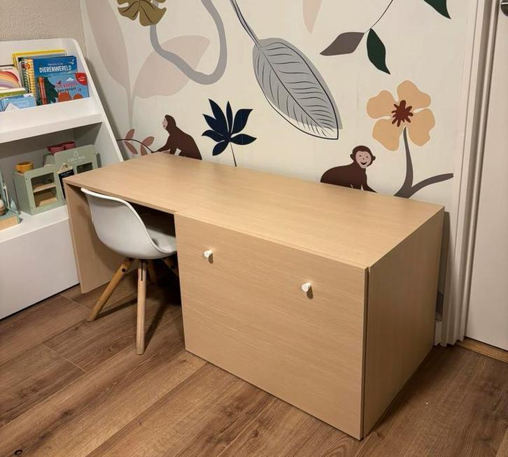 Mooi afgewerkte kinderbureau met lade moet z.s.m. weg!, Kinderen en Baby's, Kinderkamer | Tafels en Stoelen, Zo goed als nieuw