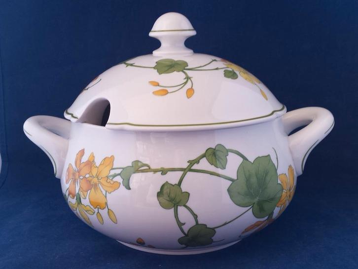 Villeroy & Boch Geranium - dekschaal / terrine, Huis en Inrichting, Keuken | Servies, Zo goed als nieuw, Schaal of Schalen, Overige stijlen