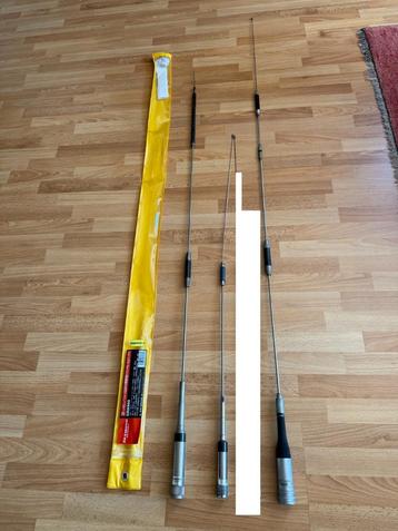 Diverse VHF/UHF antennes voor mobiel gebruik beschikbaar voor biedingen