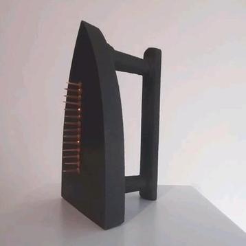 "Cadeau" Man Ray  beschikbaar voor biedingen