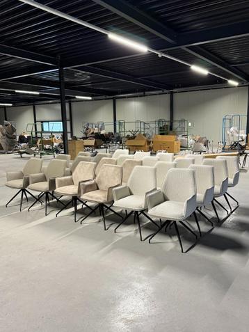 stoelen met arm leuning boucle stof beige 