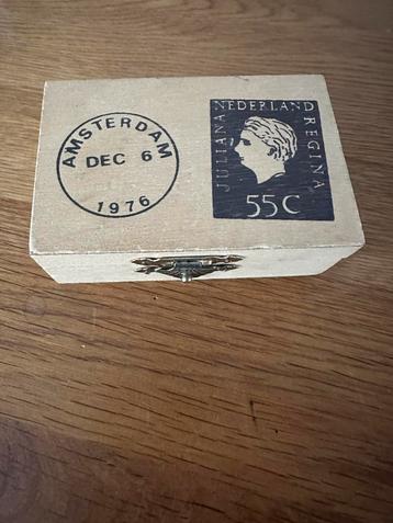 Uniek vintage postzegel kistje 1976 beschikbaar voor biedingen