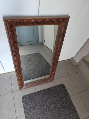 Oude Spiegel beschikbaar voor biedingen