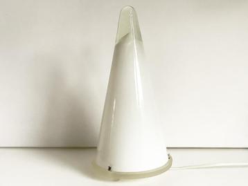 Retro teepee melkglazen kegelvormige tafellamp beschikbaar voor biedingen