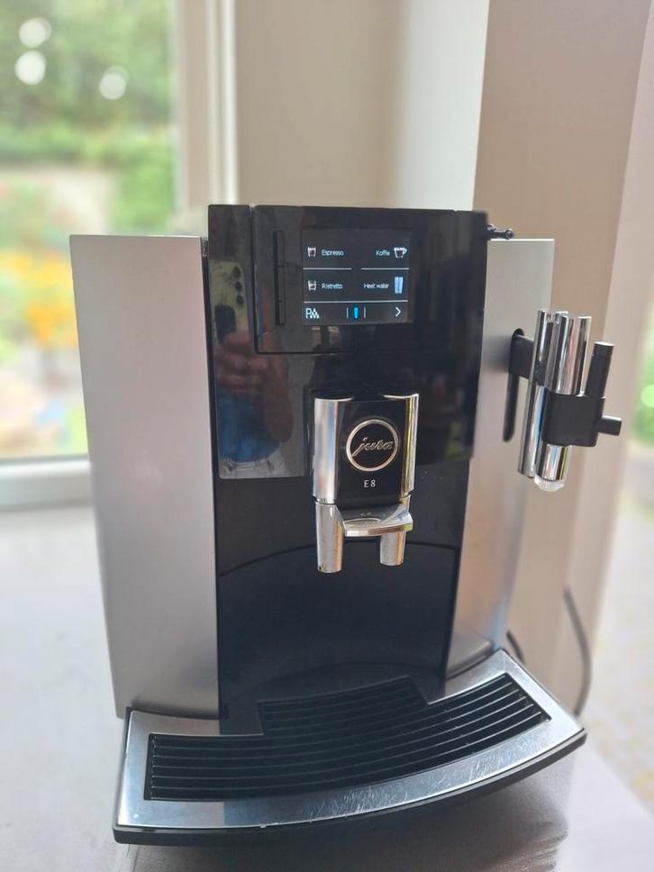 Volautomatische koffiemachine Jura E8 (2016), Witgoed en Apparatuur, Koffiezetapparaten, Gebruikt, Gemalen koffie, Koffiebonen