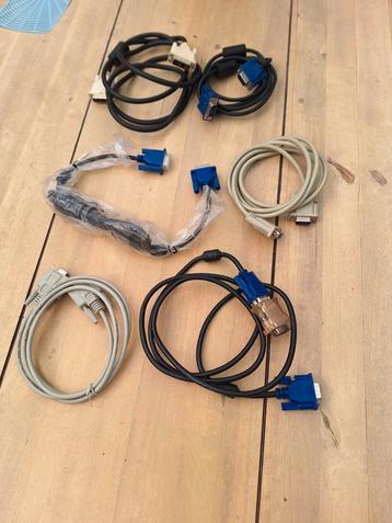 Diverse kabels voor de pc beschikbaar voor biedingen