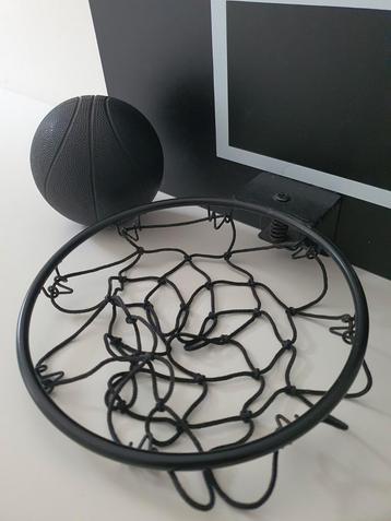 IKEA Basketbal Hoop met Bal beschikbaar voor biedingen