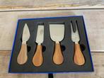 Chique set van 4 mesjes / kaasmesjes. NIEUW., Ophalen, Nieuw, Rvs of Chroom, Vaatwasserbestendig