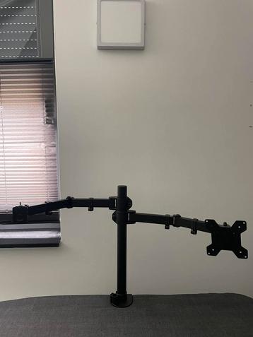 Dubbele monitor arm beschikbaar voor biedingen