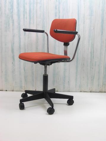 Gispen vintage stoelen beschikbaar voor biedingen
