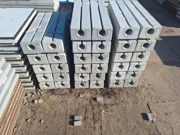 Stelcongoten,  watergoten,  molgoten.  2 meter lang. beschikbaar voor biedingen