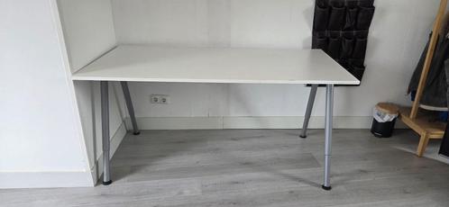 IKEA THYGE, Huis en Inrichting, Bureaus, Zo goed als nieuw, Bureau, In hoogte verstelbaar, Ophalen