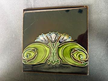 Jugendstil tegeltje floraal beschikbaar voor biedingen
