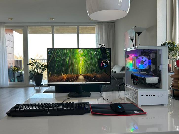 COMPLETE RGB GAMING SETUP / RYZEN 7 / RX 6800 / GAME PC, Computers en Software, Desktop Pc's, Zo goed als nieuw, 3 tot 4 Ghz, SSD