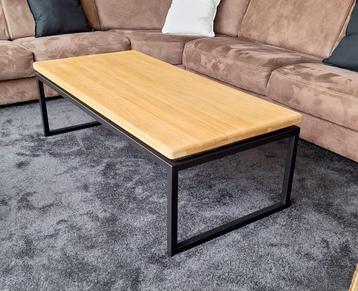 Te koop: Unieke salontafel met zwevend eikenblad beschikbaar voor biedingen