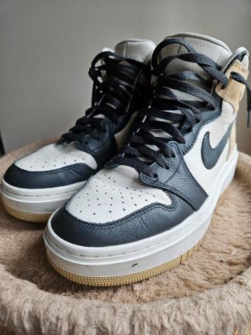 Nike Air Jordan elevate high maat 40,5 beschikbaar voor biedingen