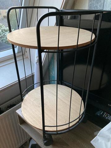 Bijzettafel beschikbaar voor biedingen