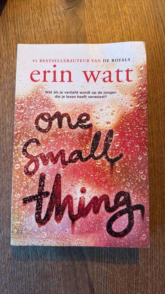 Erin Watt - One small thing, Boeken, Kinderboeken | Jeugd | 13 jaar en ouder, Gelezen, Ophalen of Verzenden