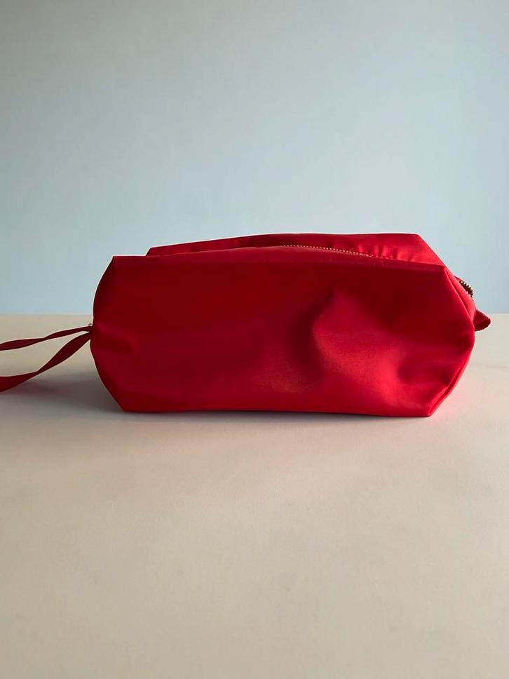 Rode Burberry Toilettas - Zo goed als nieuw!, Sieraden, Tassen en Uiterlijk, Beautycases, Zo goed als nieuw, Softcase, Rood, Verzenden