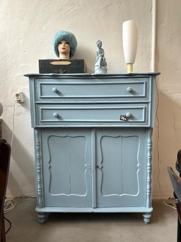 SALE: antieke buffetkast, vintage, brocante voorraadkast beschikbaar voor biedingen